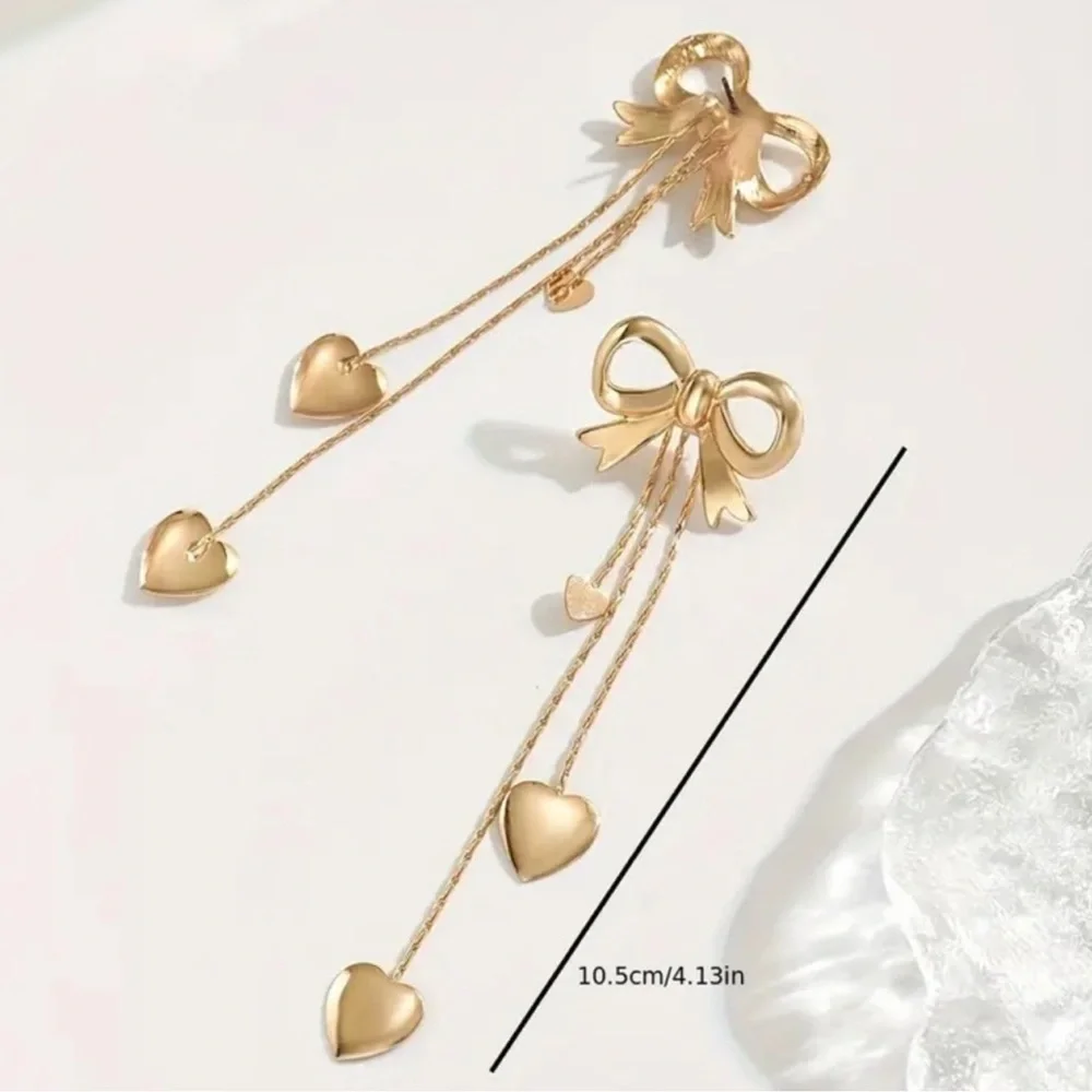 NEW Elegant Gold Bow and Heart Drop Earrings. 🎀💛